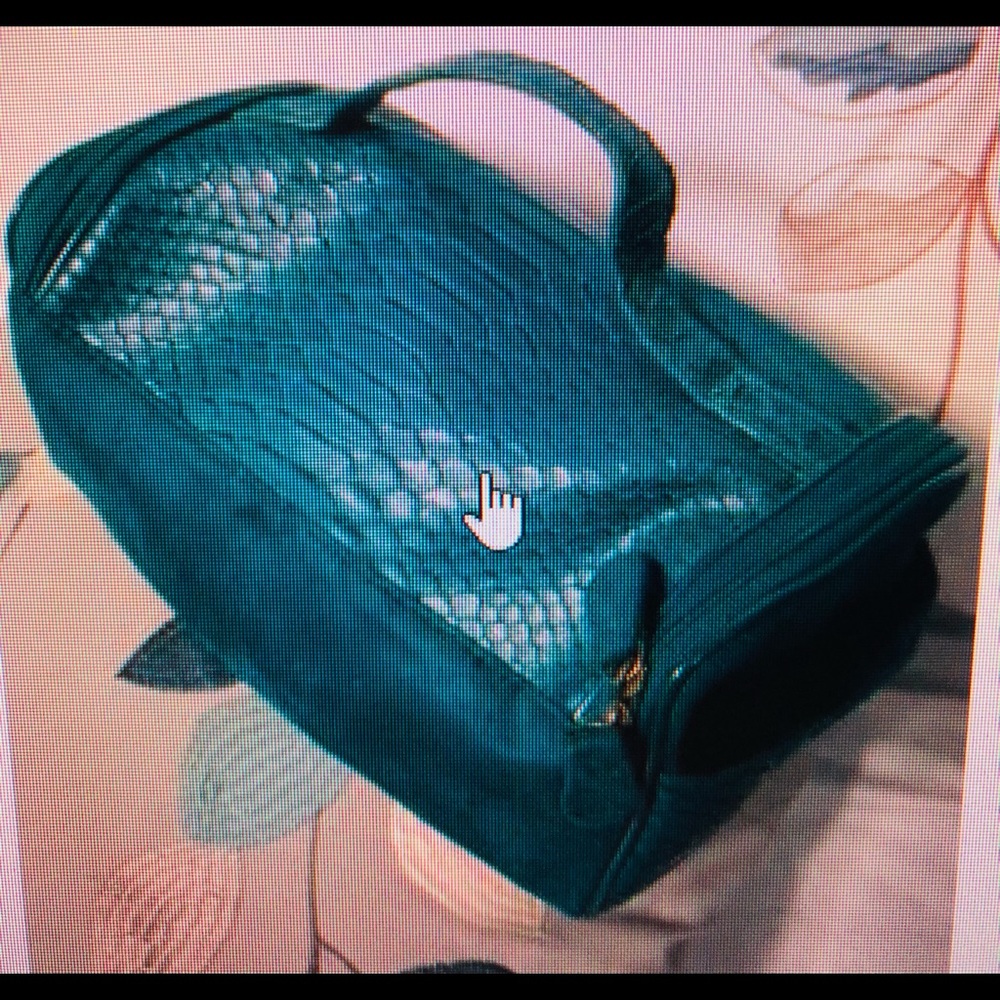 Avon NWT Dark Teal Faux Croc Cosmetic Travel Bag. - Picture 8 of 8